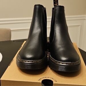 Black Leather Chelsea Boots dr martens